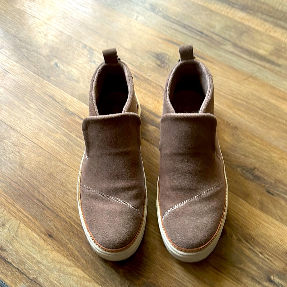 Women’s Toms ankle sneakers